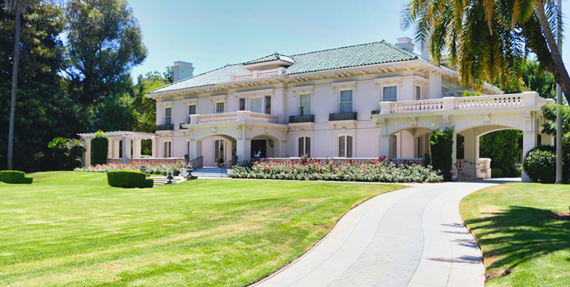 Real Estate & Luxury Homes