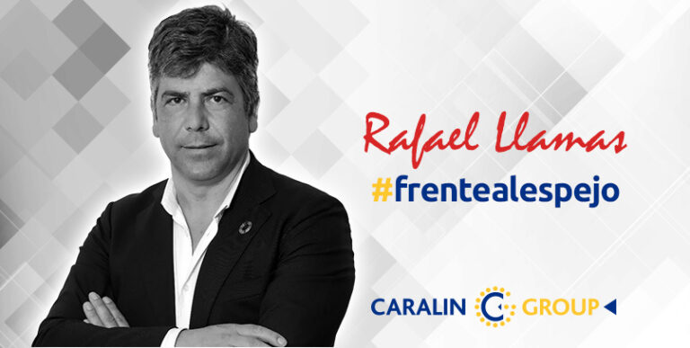 Rafael-Llamas-frentealespejo